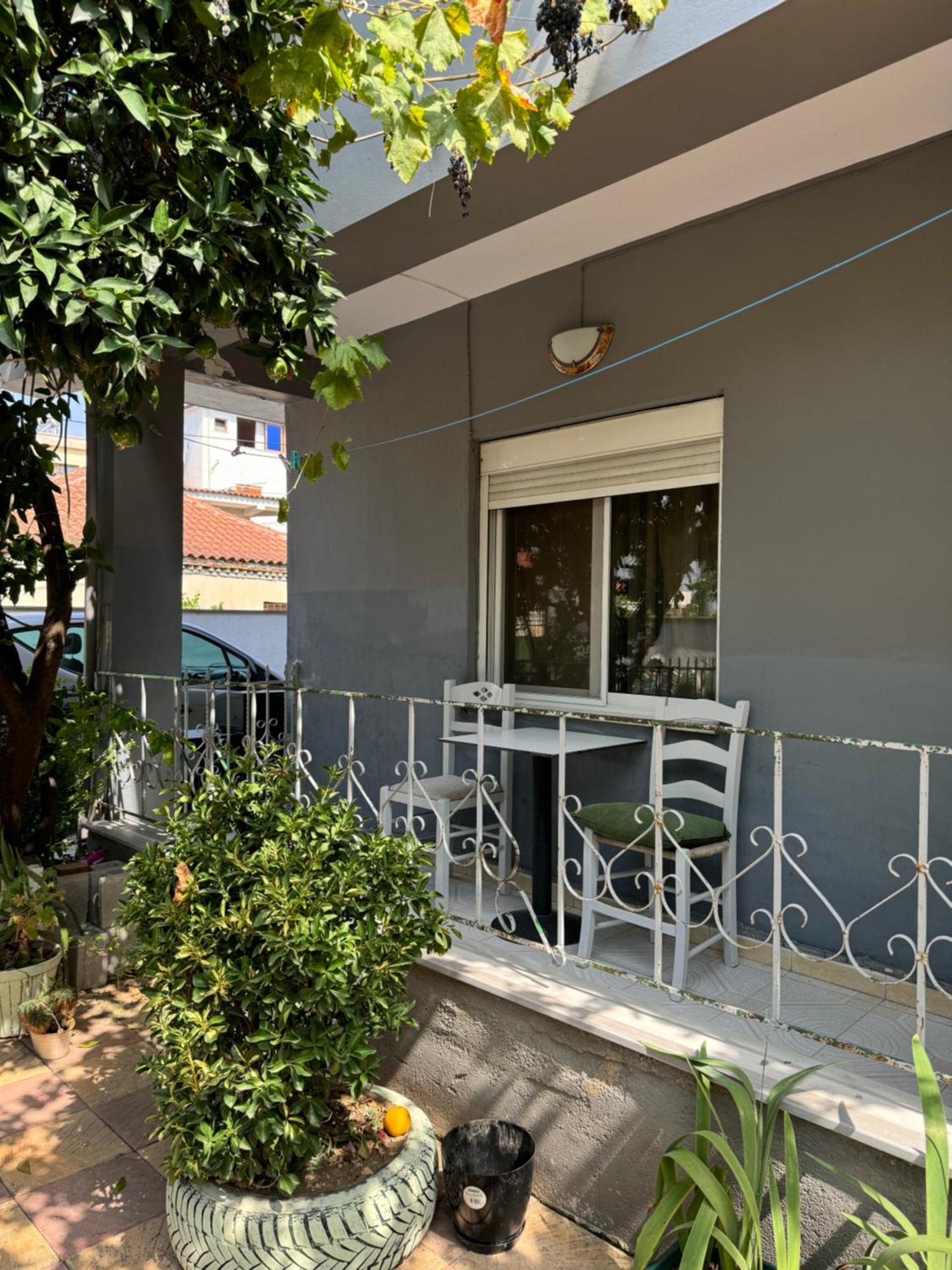 Green Door House Tiranë Luaran gambar